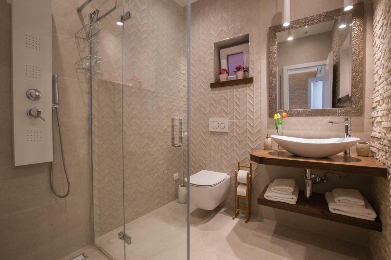 Exclusive City Center Apartment With Garden Rovinj Exterior photo